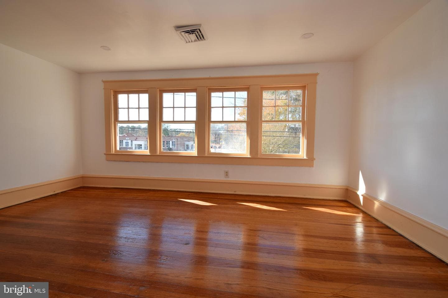 213 W Main Street photo 14