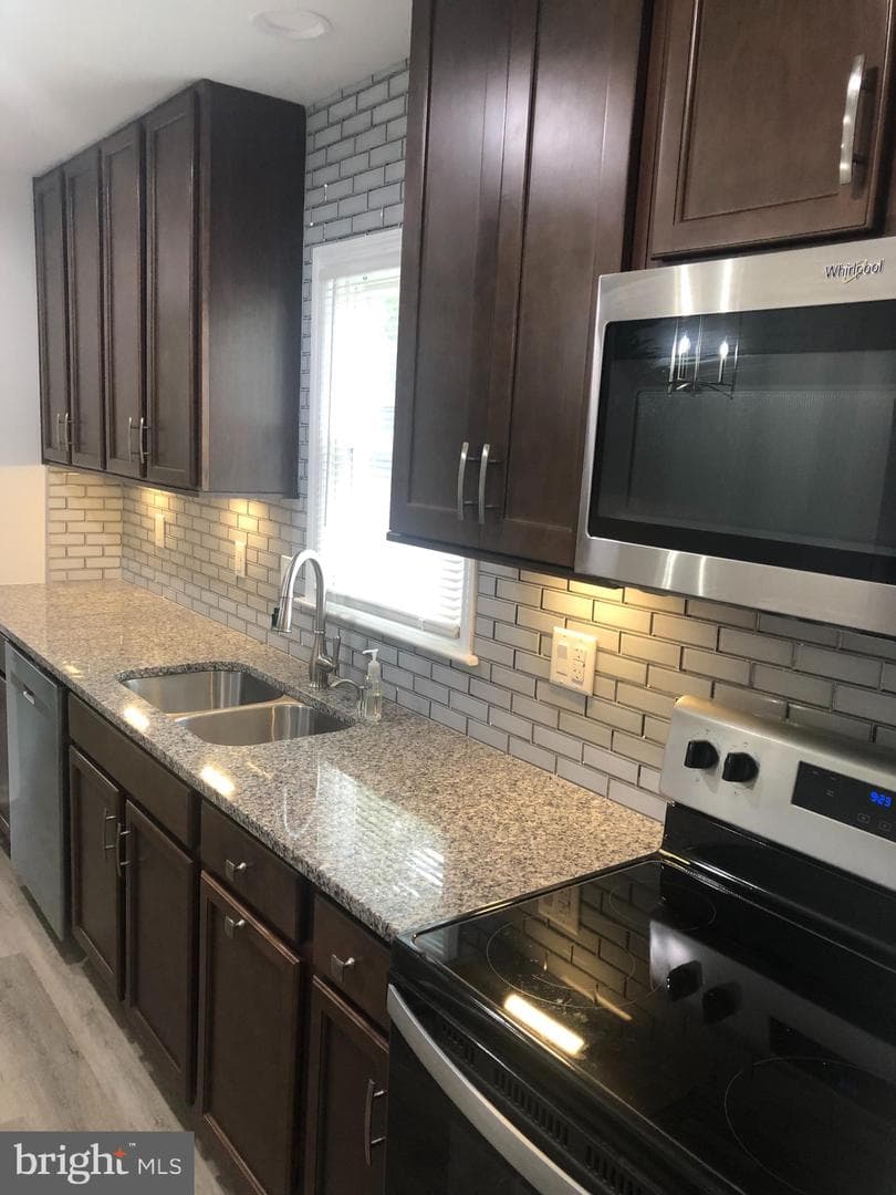 406 Venton Place photo 9