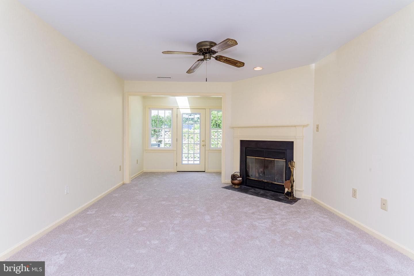 1004 Heron Court photo 4