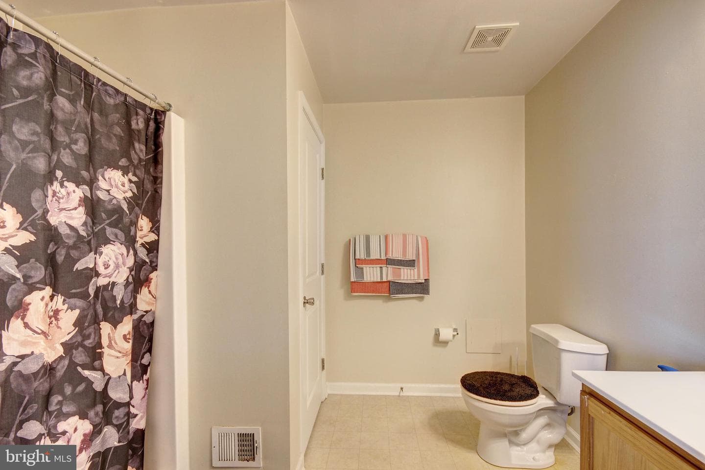 240 Garrison Way photo 10