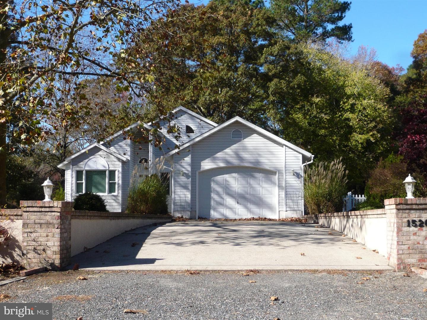 1526 Magnolia Drive photo 2