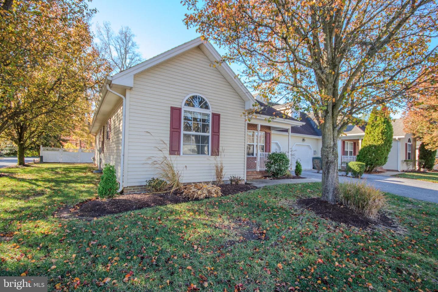 900 Emerald Court photo 2