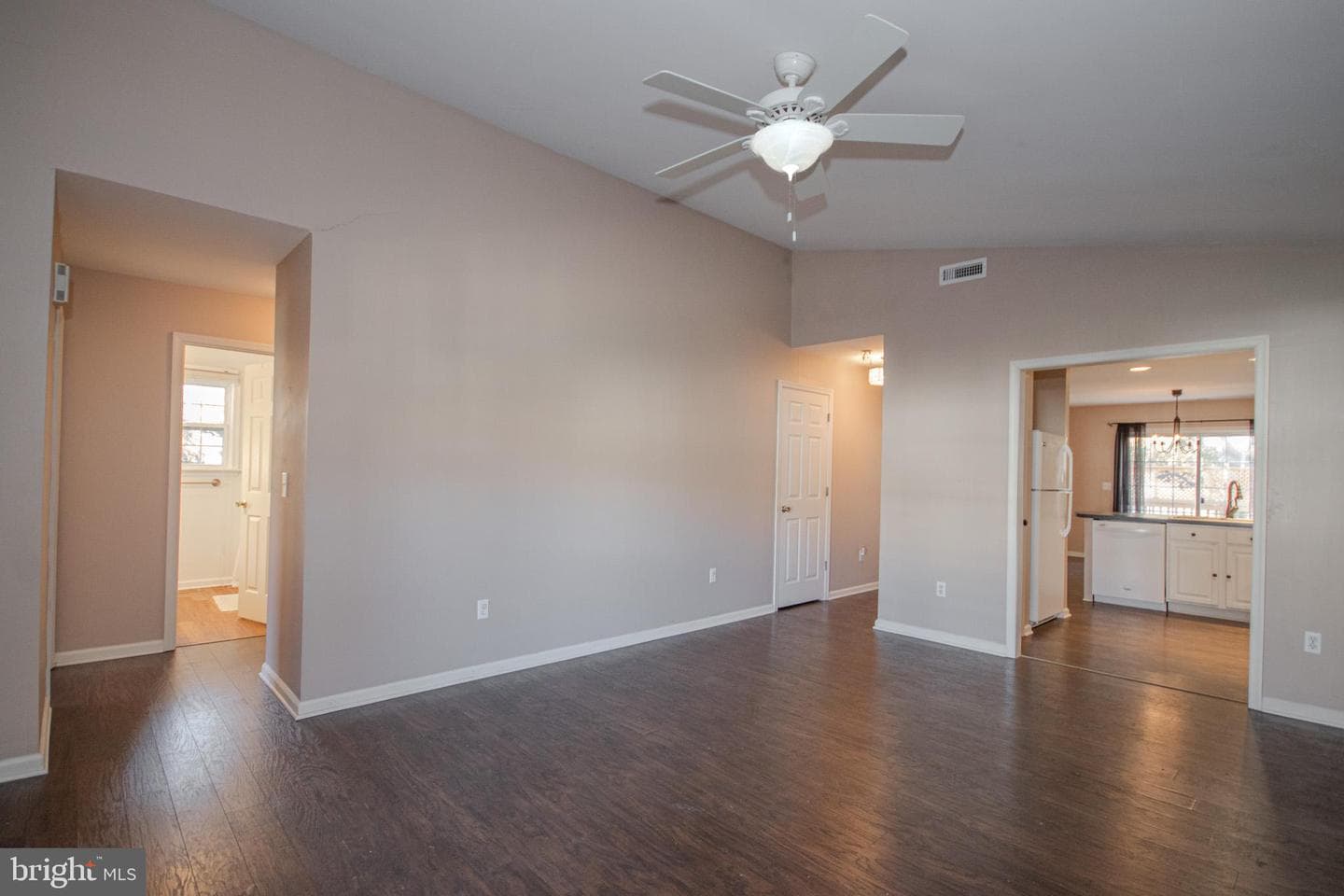 900 Emerald Court photo 5