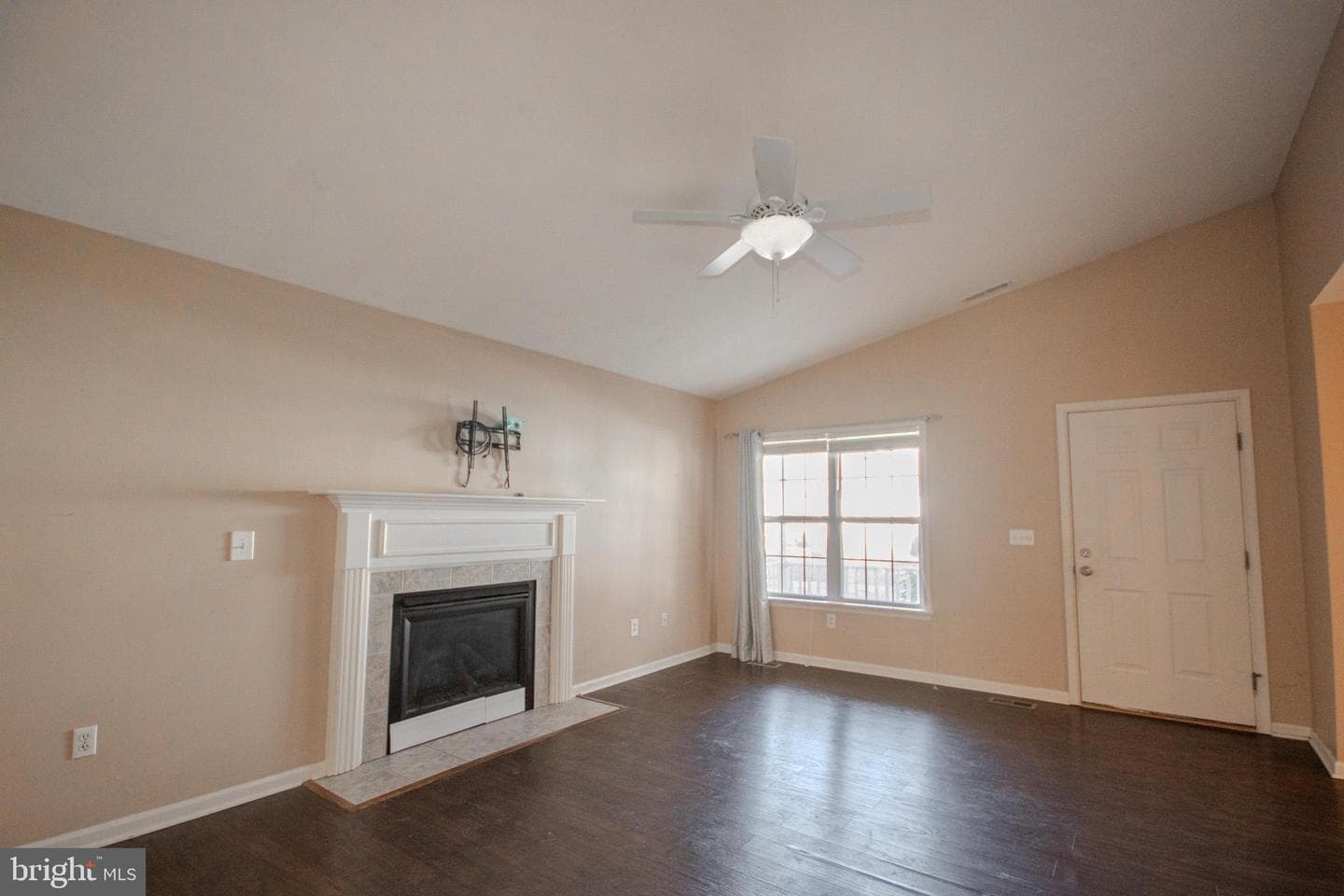 900 Emerald Court photo 6