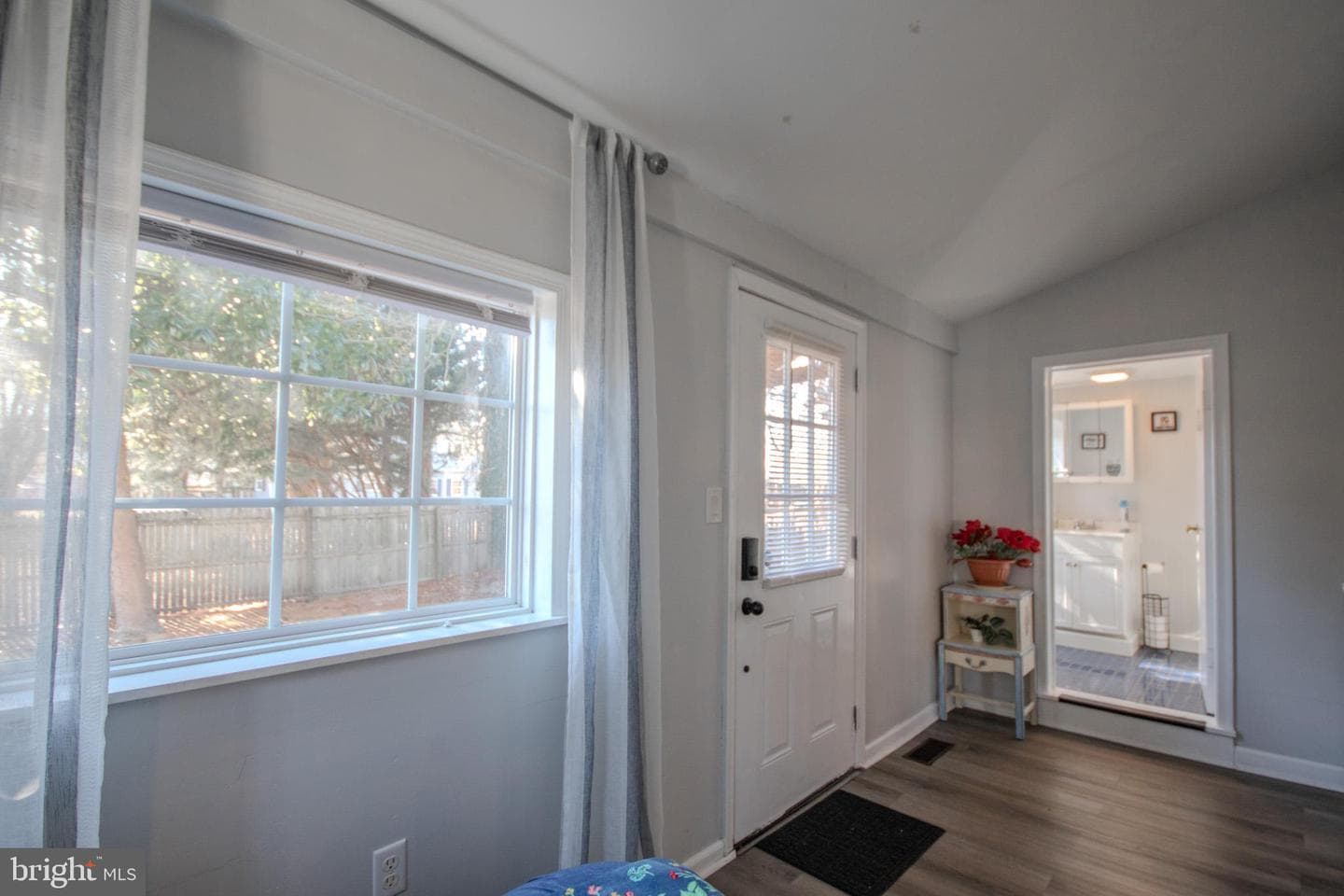 106 W Philadelphia Avenue photo 14