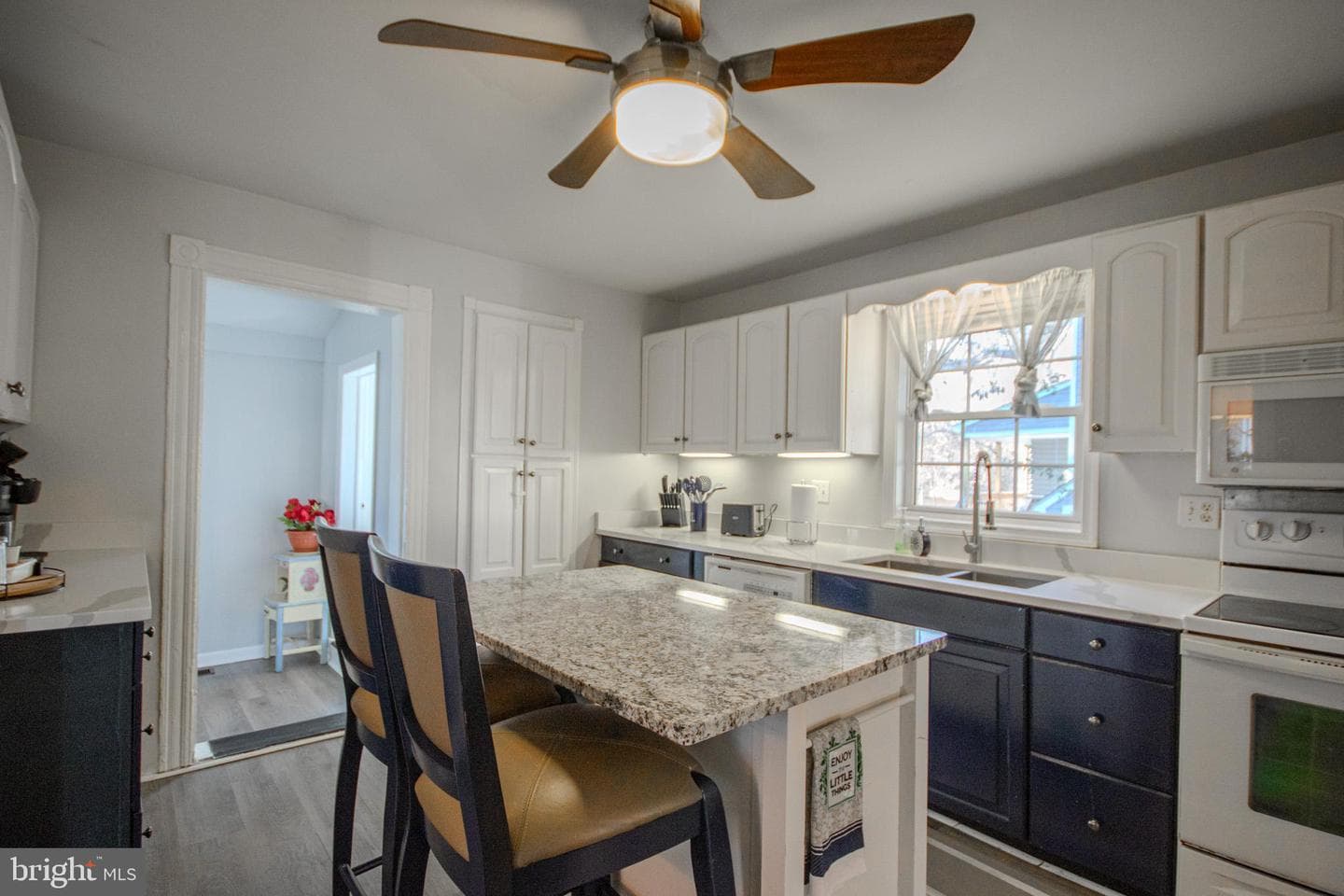 106 W Philadelphia Avenue photo 9