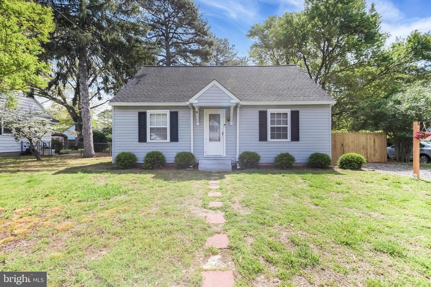 1513 Lilac Drive photo 2