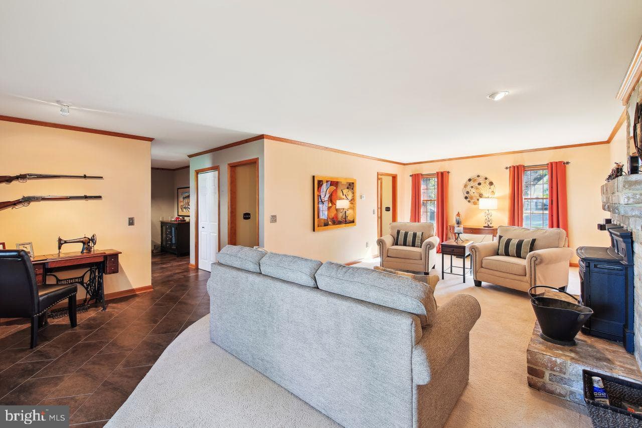 4388 Sturbridge Drive photo 8