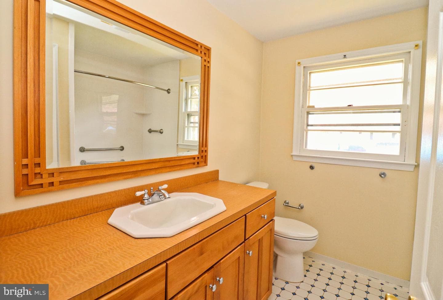 1405 Westchester Street photo 19