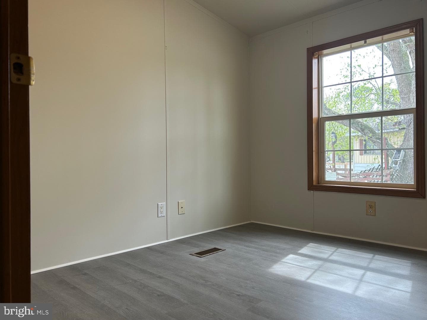 5875 Peach Street photo 16