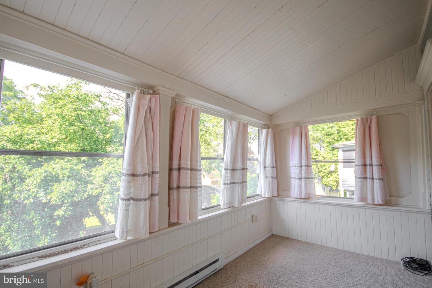 102 W William Street photo 32