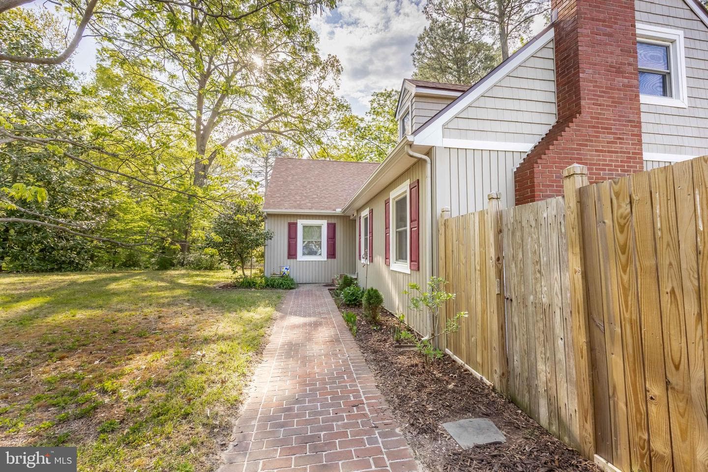 700 S Park Drive photo 2