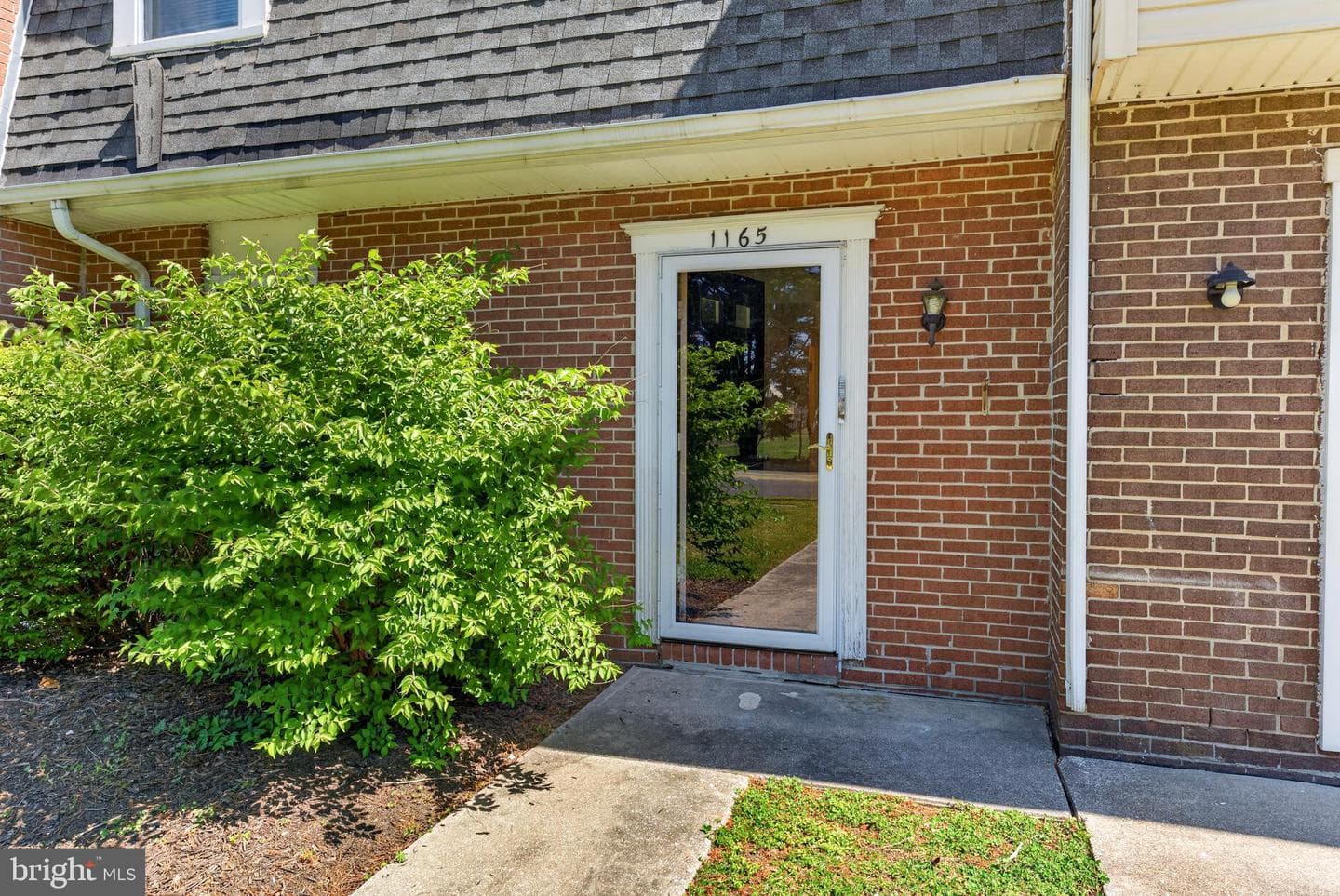 1165 S Division Street photo 4