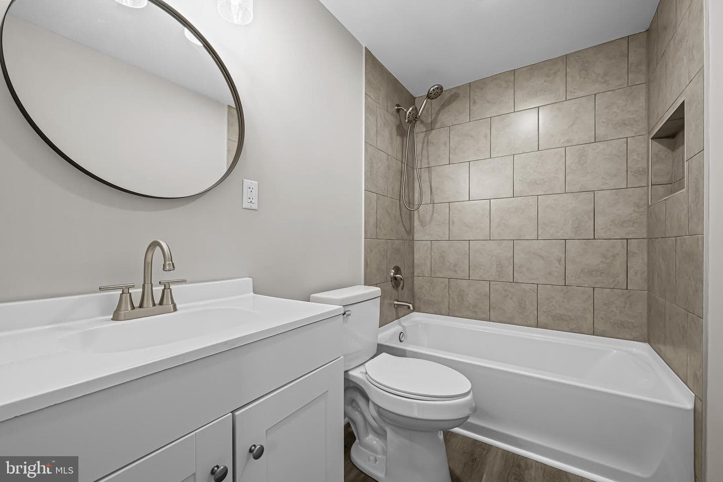 10 E Chestnut Street photo 5