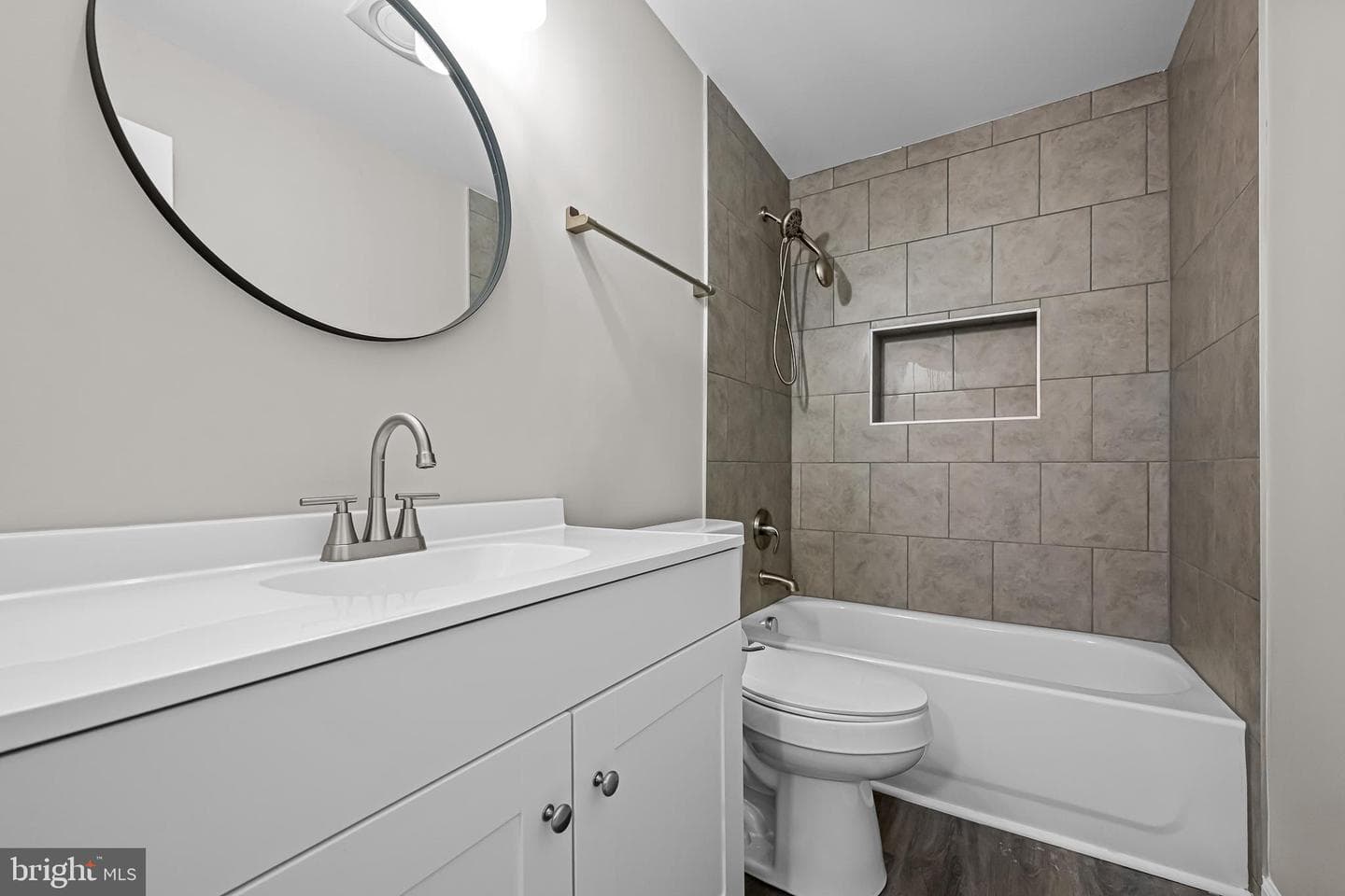 10 E Chestnut Street photo 6