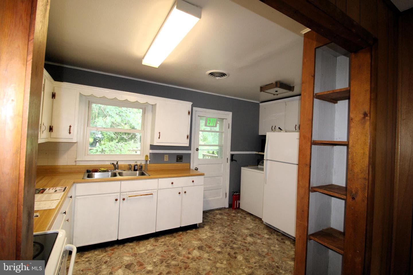 512 Regency Drive photo 7