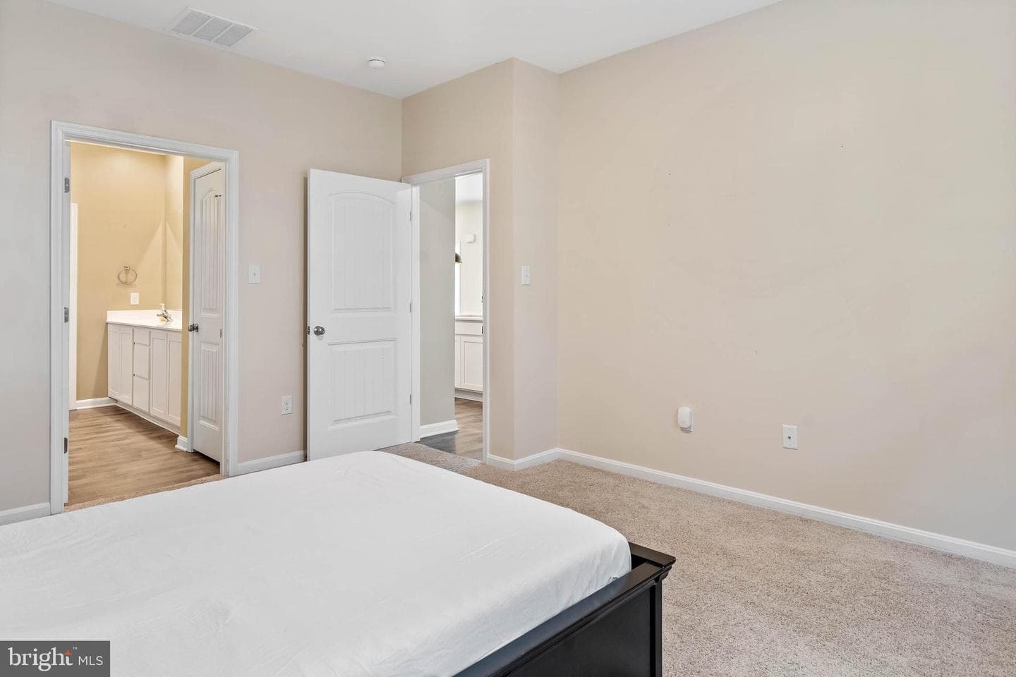 104 Hunters Way photo 28