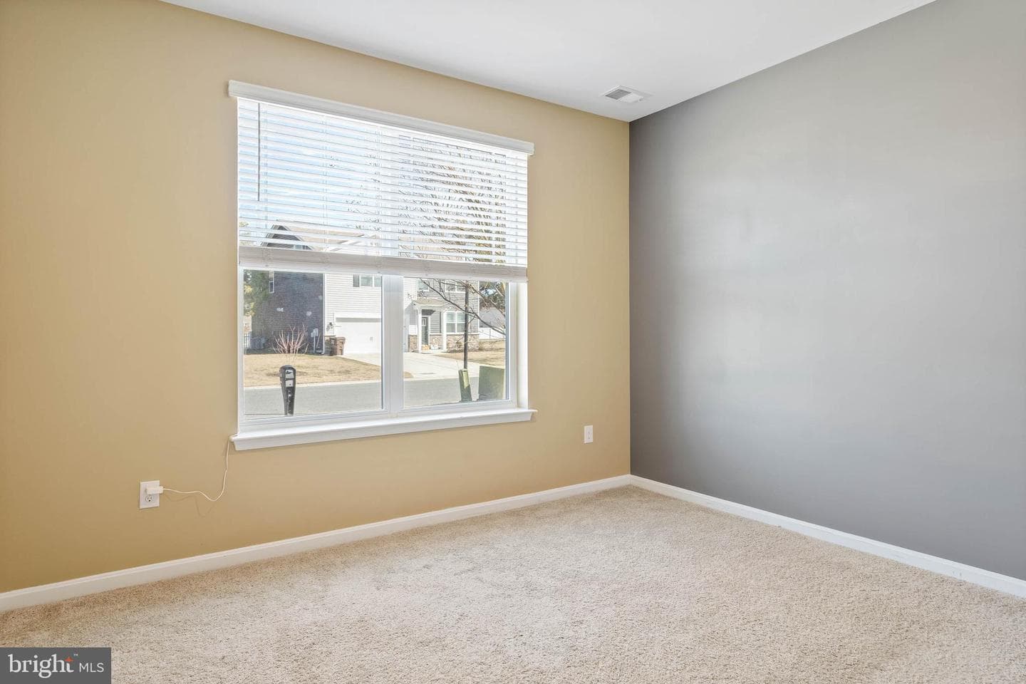 104 Hunters Way photo 35