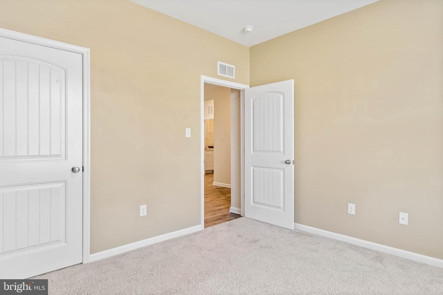 104 Hunters Way photo 36