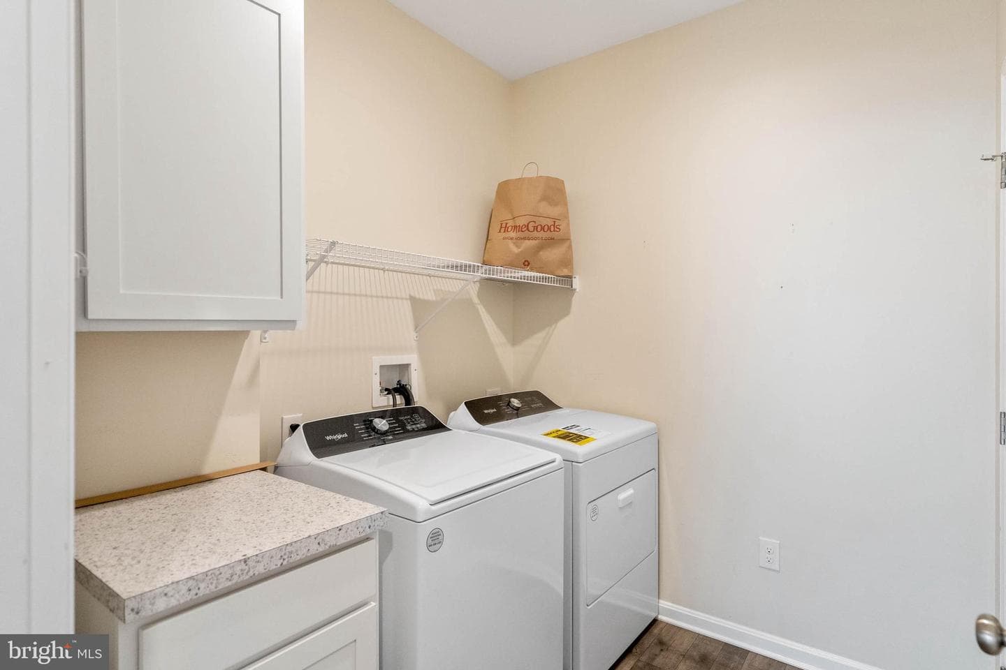 104 Hunters Way photo 38