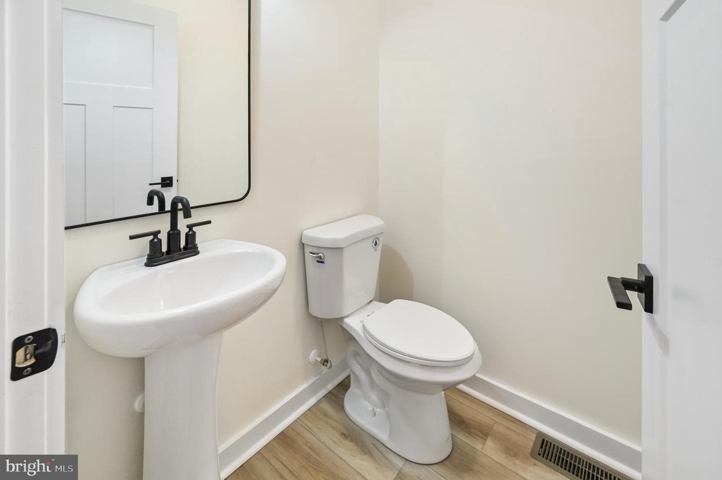 303 Powell Avenue photo 10