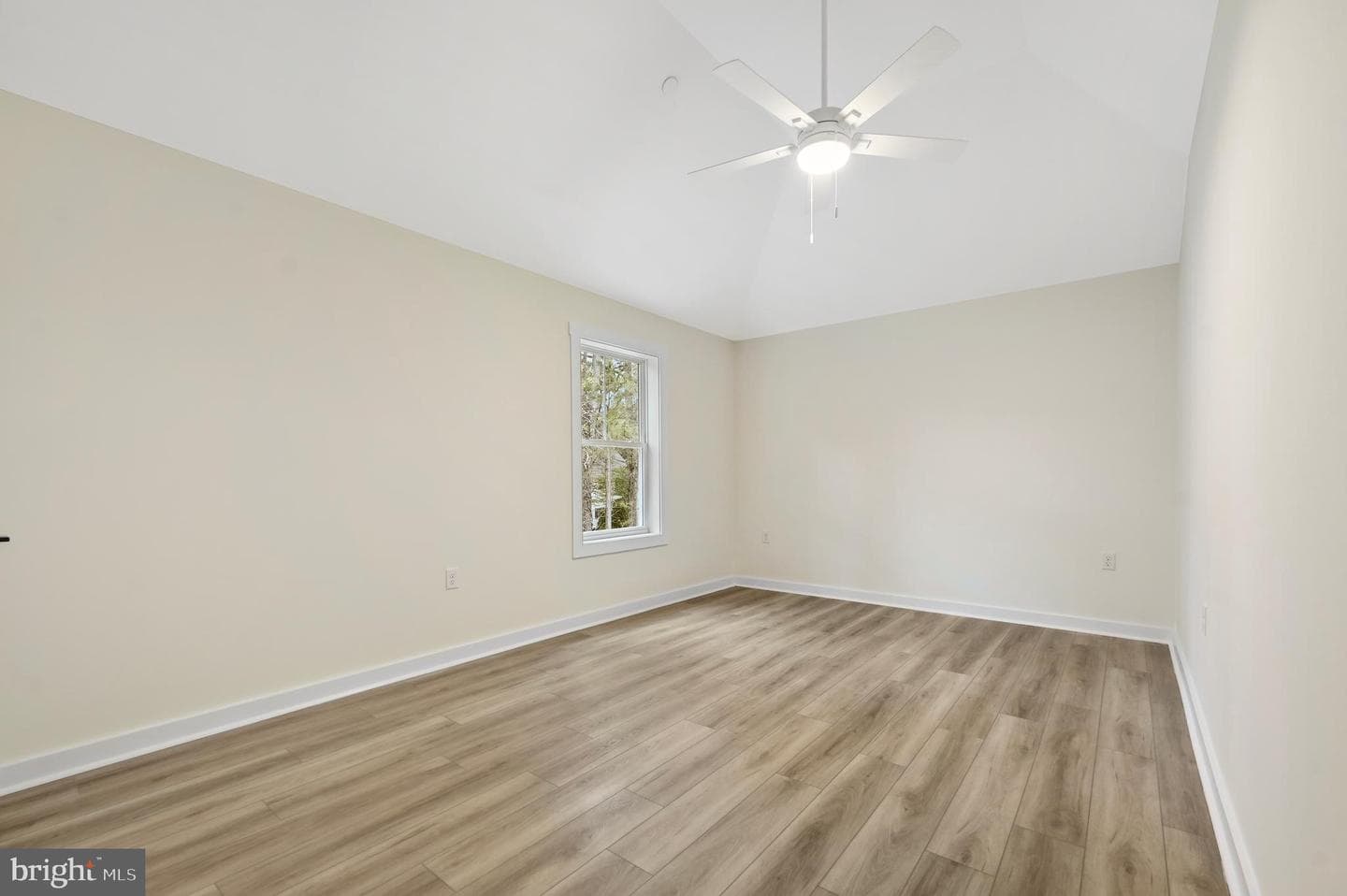 303 Powell Avenue photo 14