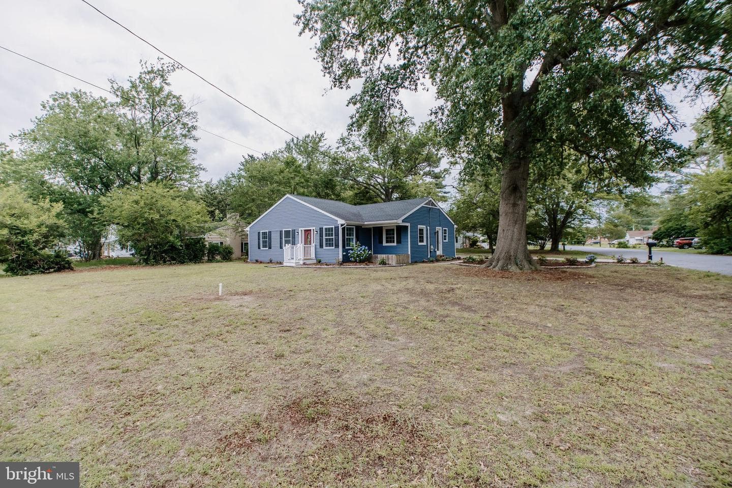 1721 Crestwood Circle photo 2