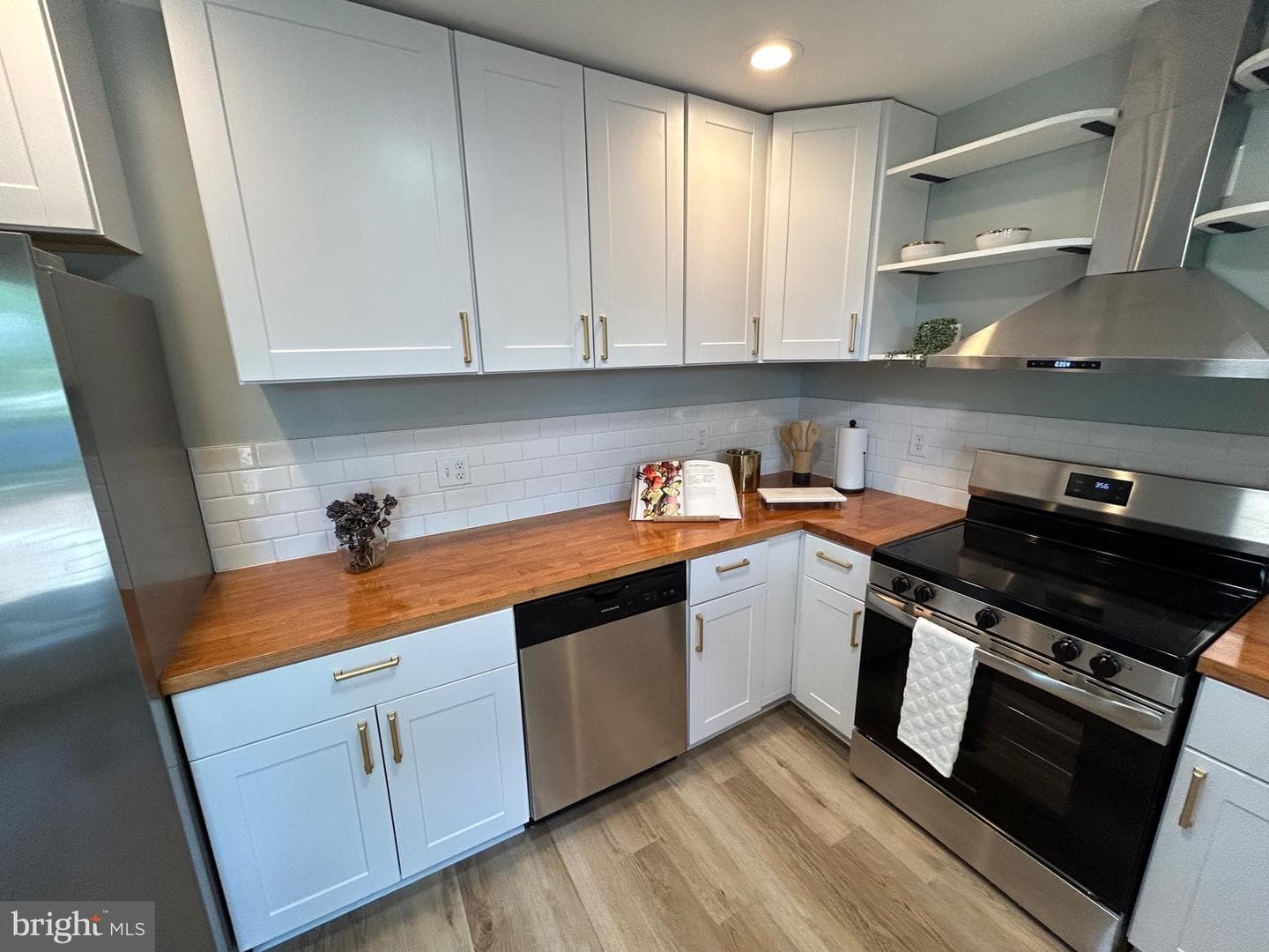 1721 Crestwood Circle photo 8