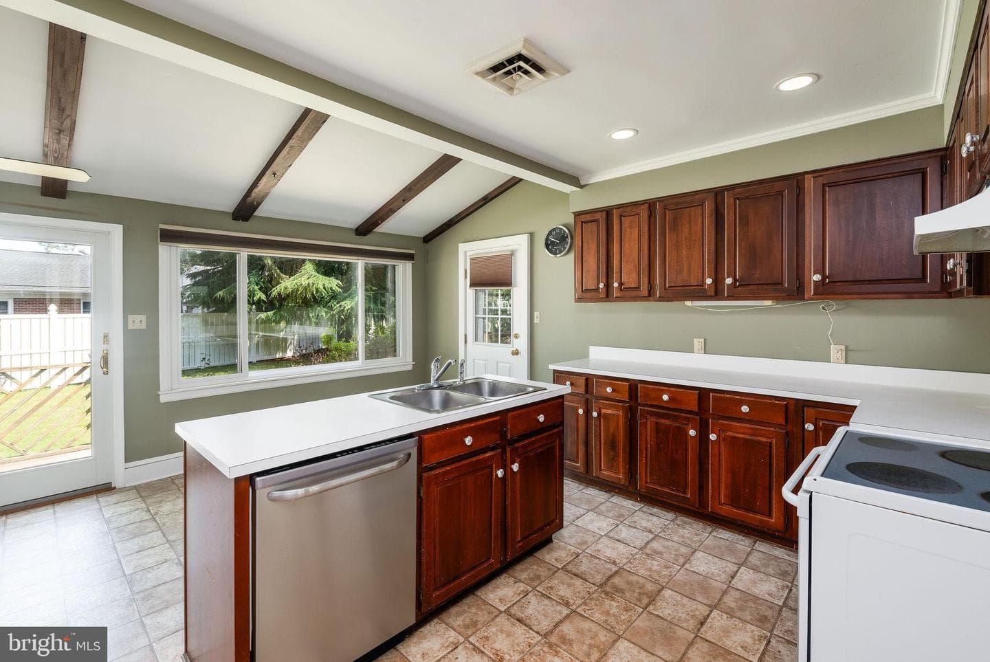 609 Manor Drive photo 11