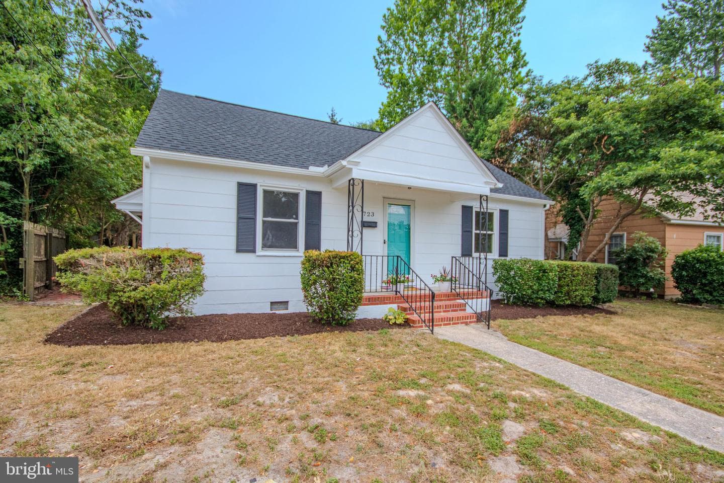 723 Ferndale Road photo 2