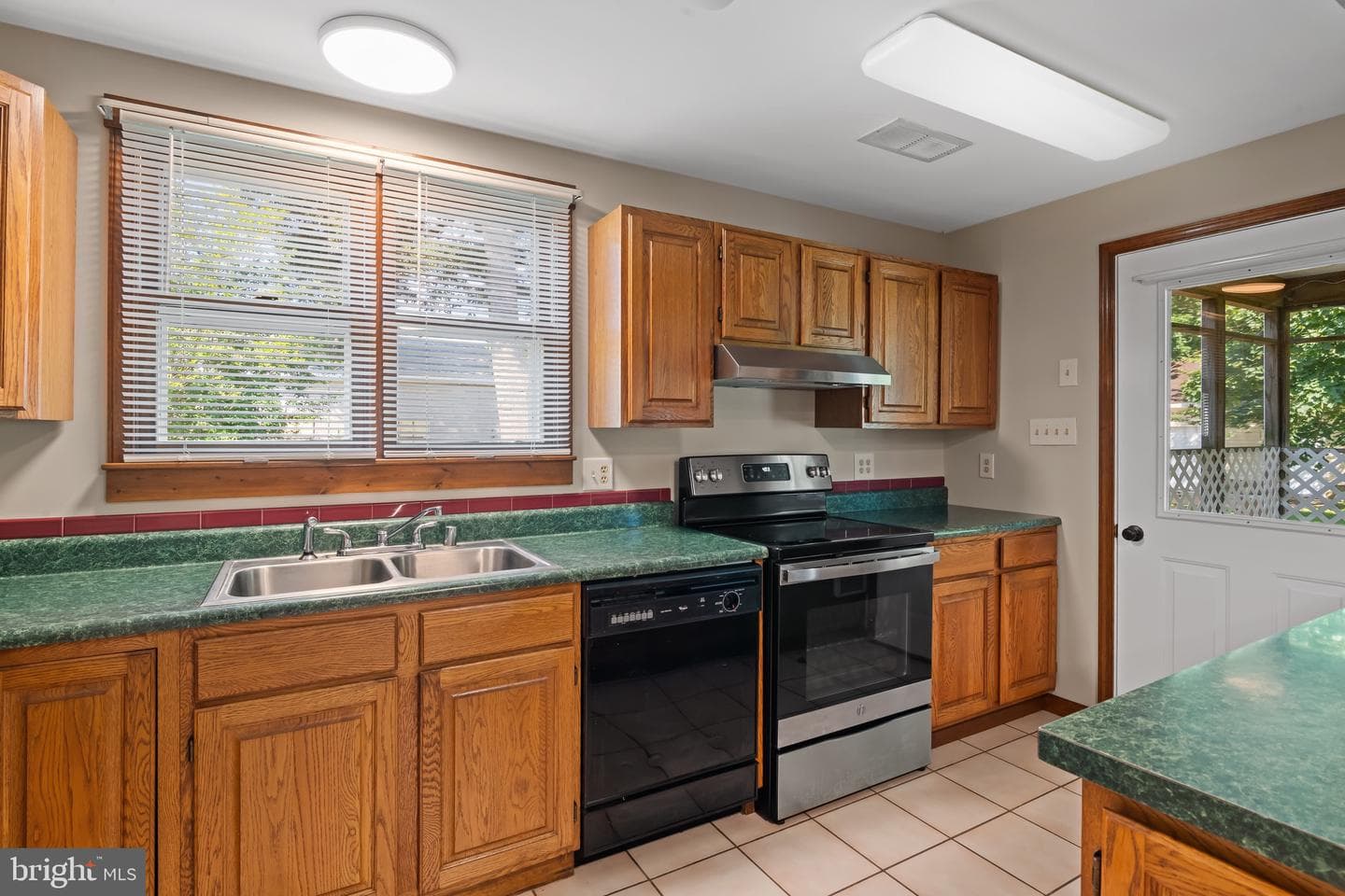 103 Howard Street photo 13