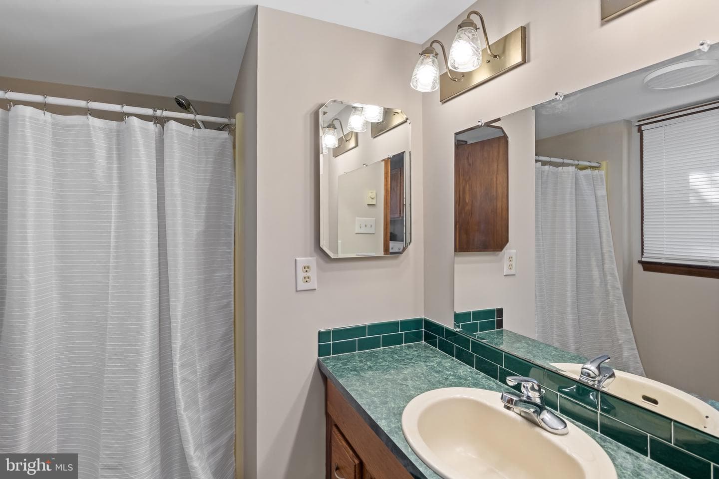103 Howard Street photo 16