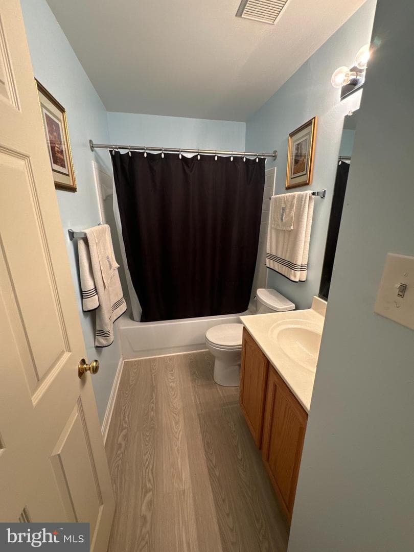 202 Donegal Court photo 5