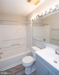 906 James Court photo 15