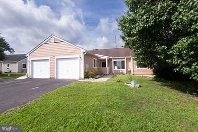 906 James Court photo 2