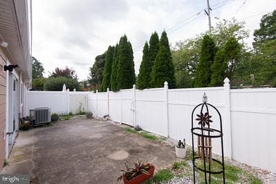 906 James Court photo 25