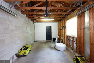906 James Court photo 28