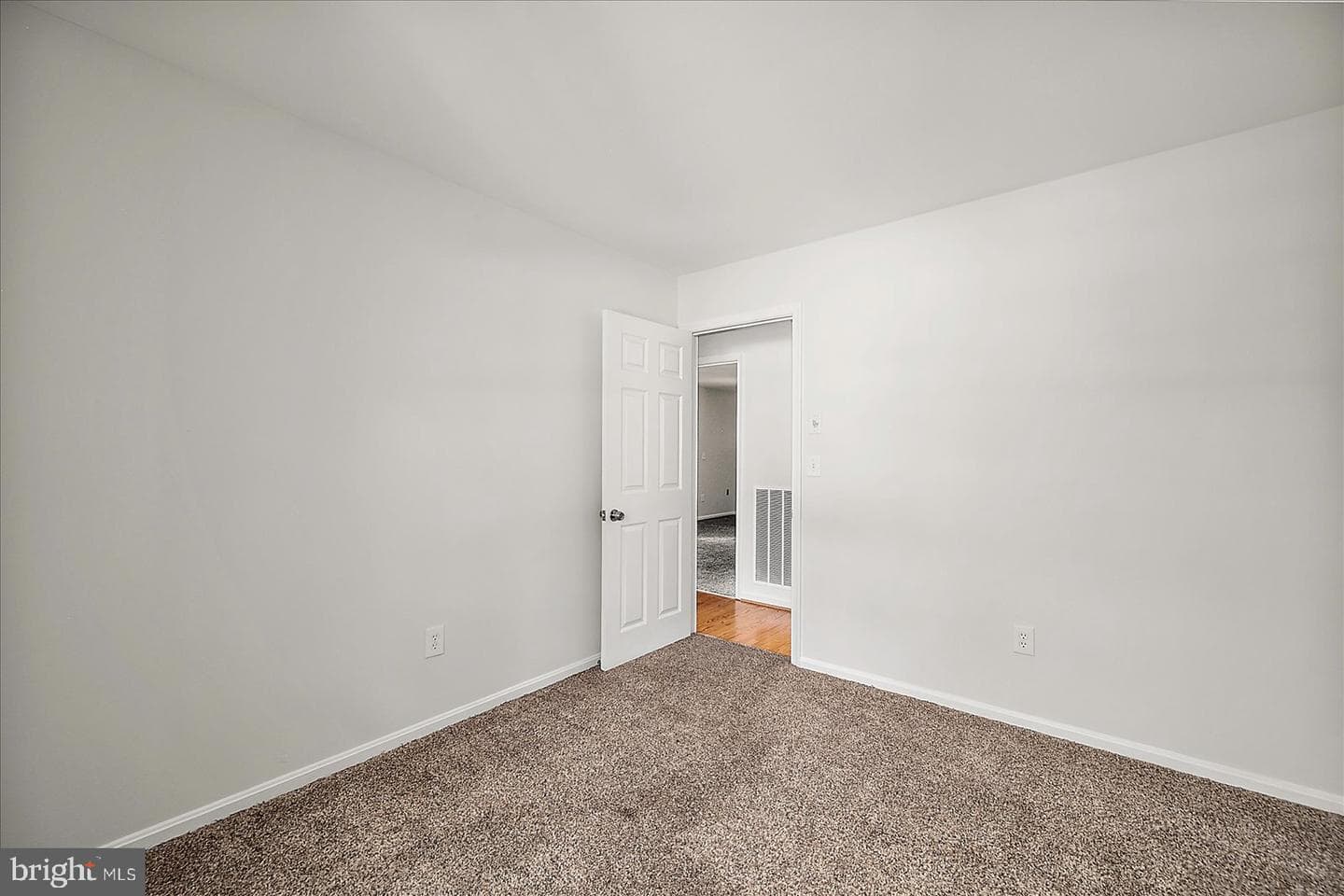 1305 Taney Avenue photo 29