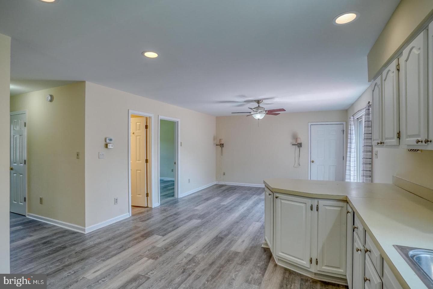 309 W London Avenue photo 10