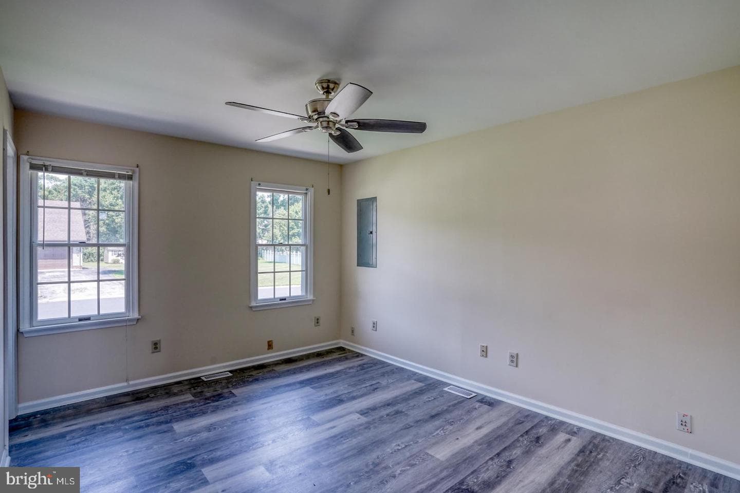 309 W London Avenue photo 15