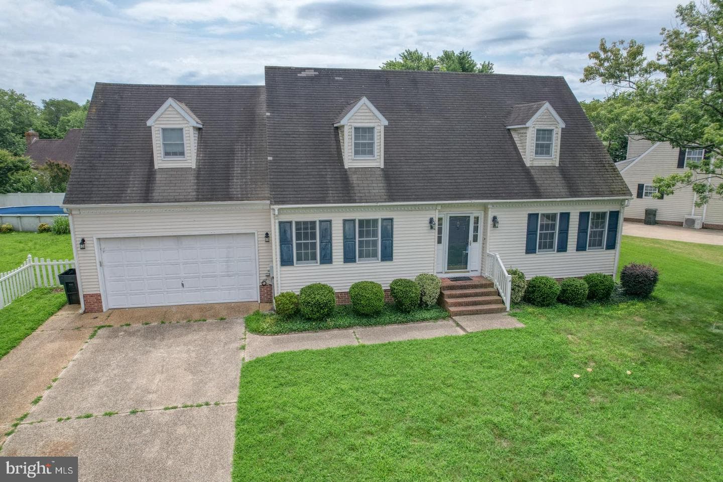 309 W London Avenue photo 2