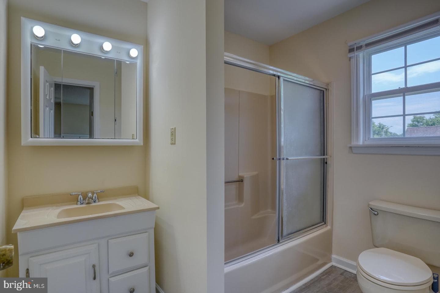 309 W London Avenue photo 25