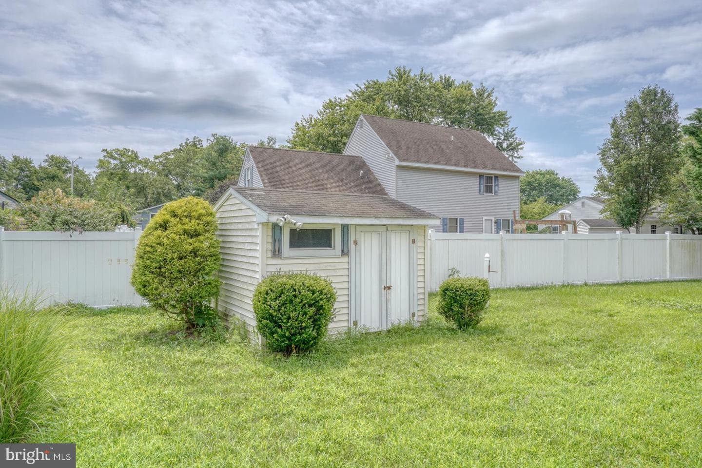 309 W London Avenue photo 37