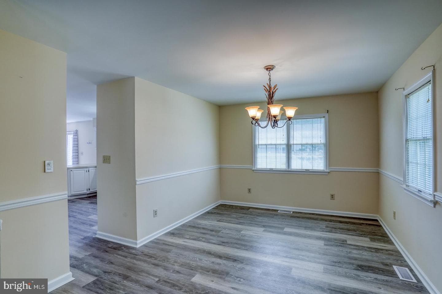 309 W London Avenue photo 6