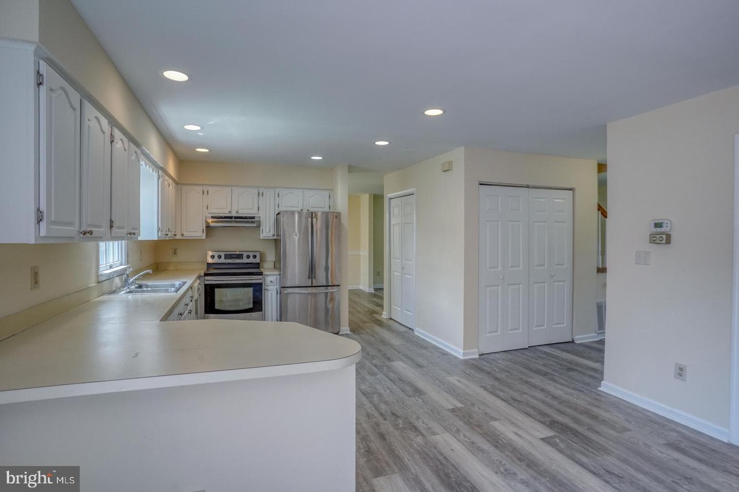 309 W London Avenue photo 8