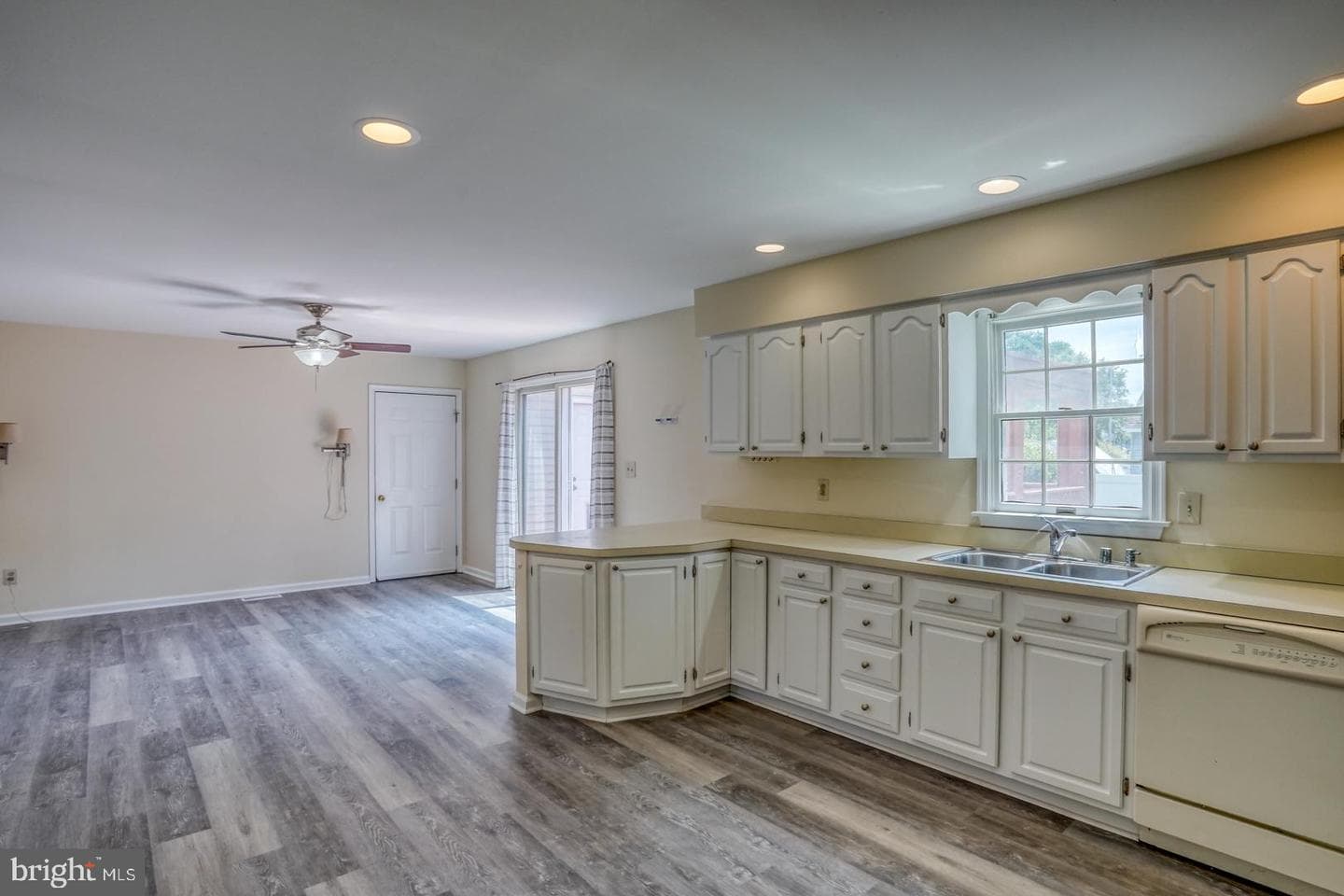 309 W London Avenue photo 9