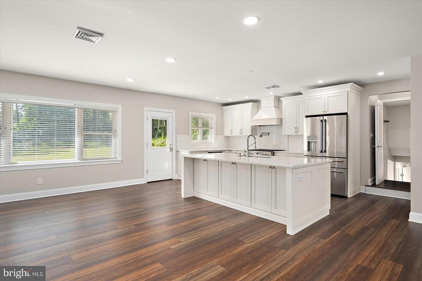 1105 Riverside Drive photo 12