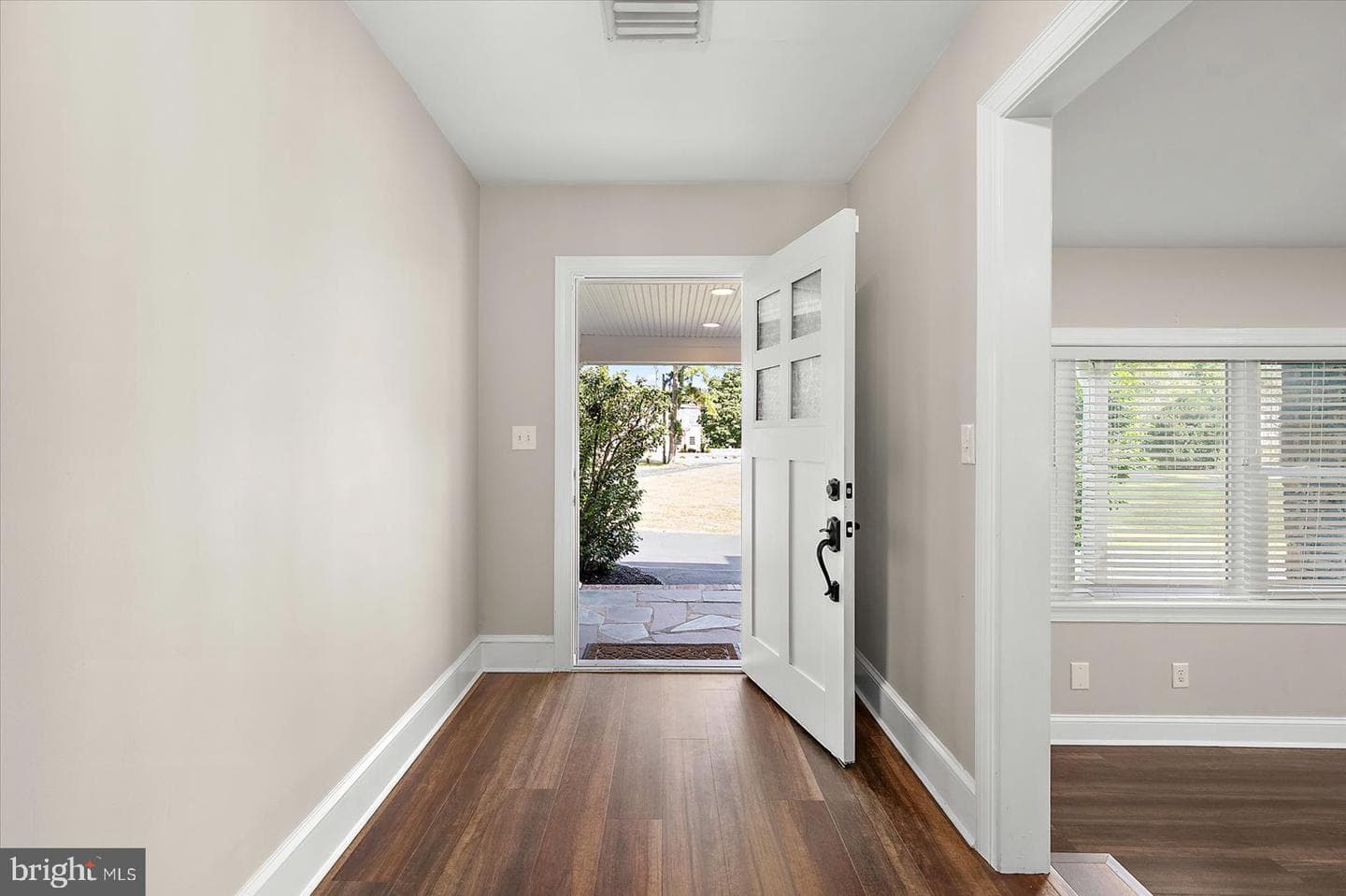 1105 Riverside Drive photo 2