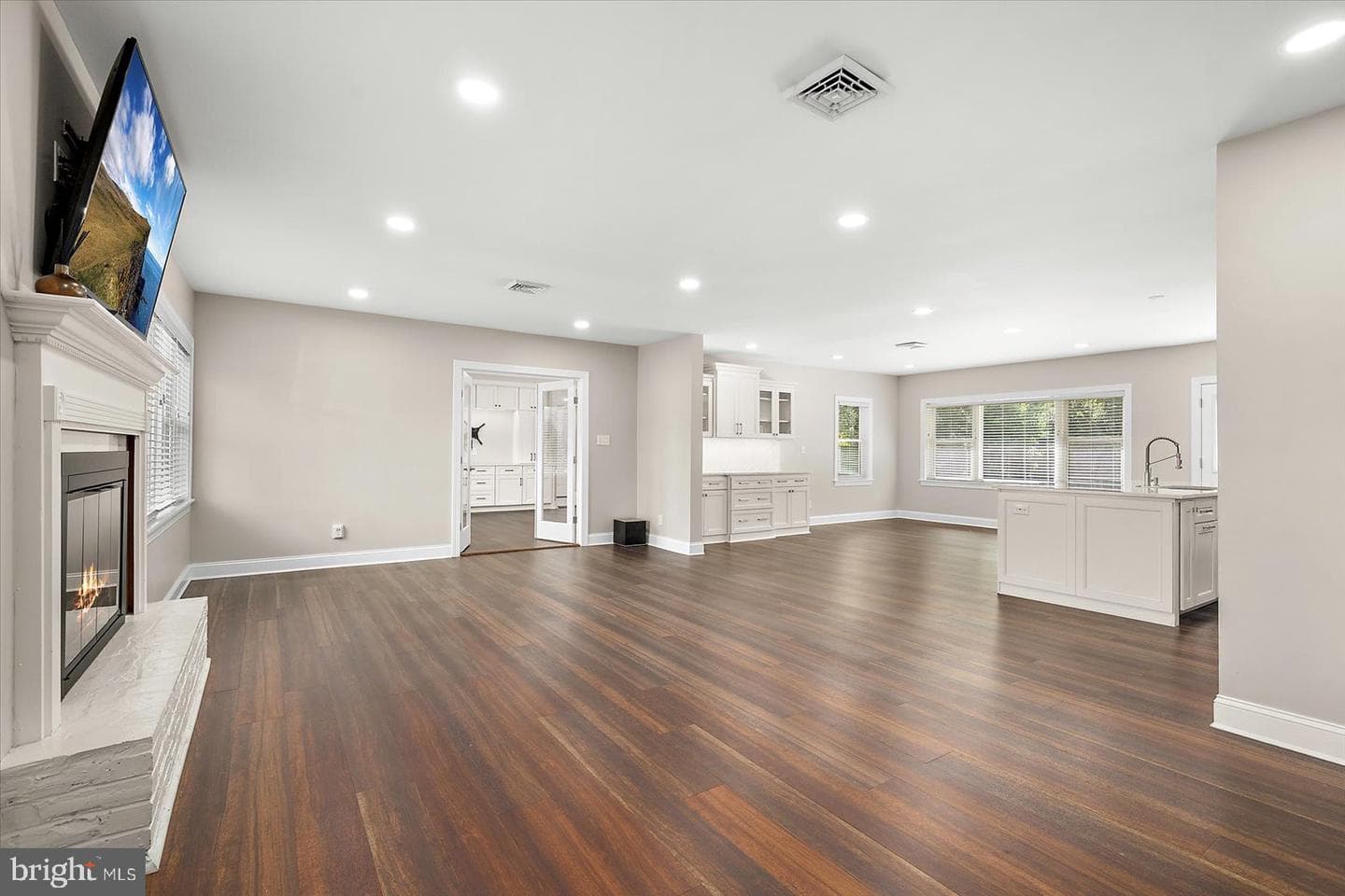 1105 Riverside Drive photo 3