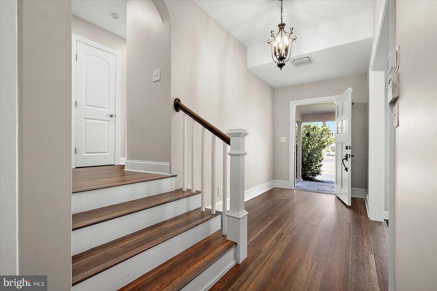 1105 Riverside Drive photo 7